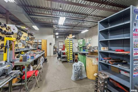 3006 Avenue Of The Cities Moline IL 61265