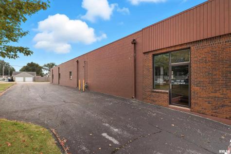 3006 Avenue Of The Cities Moline IL 61265