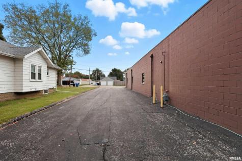 3006 Avenue Of The Cities Moline IL 61265