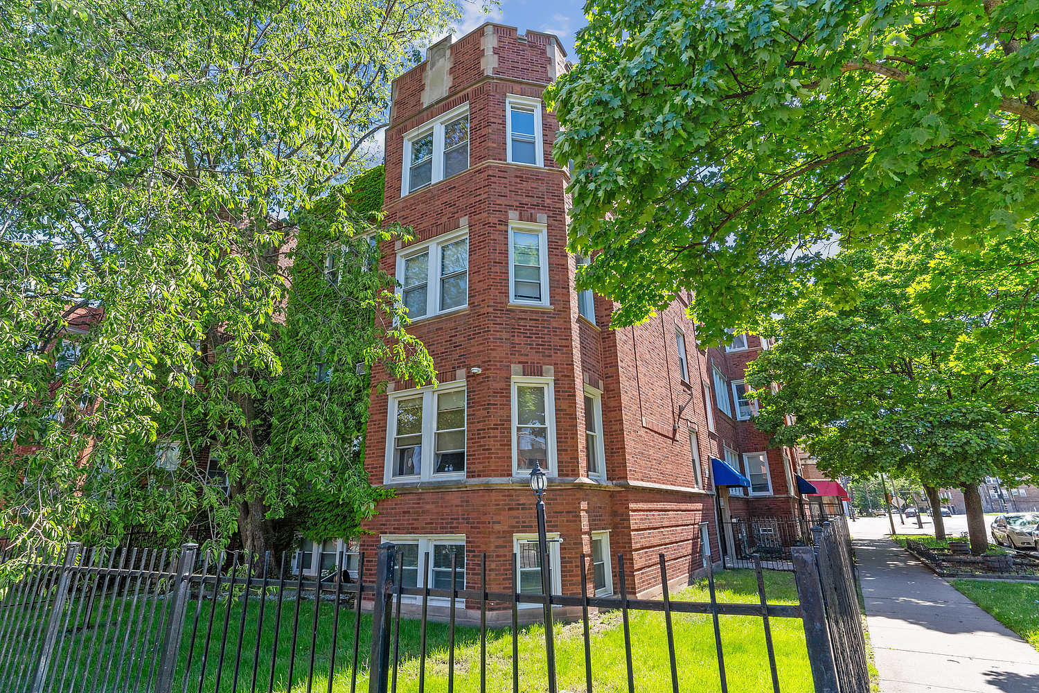 740 East 82nd Street Chicago IL 60619