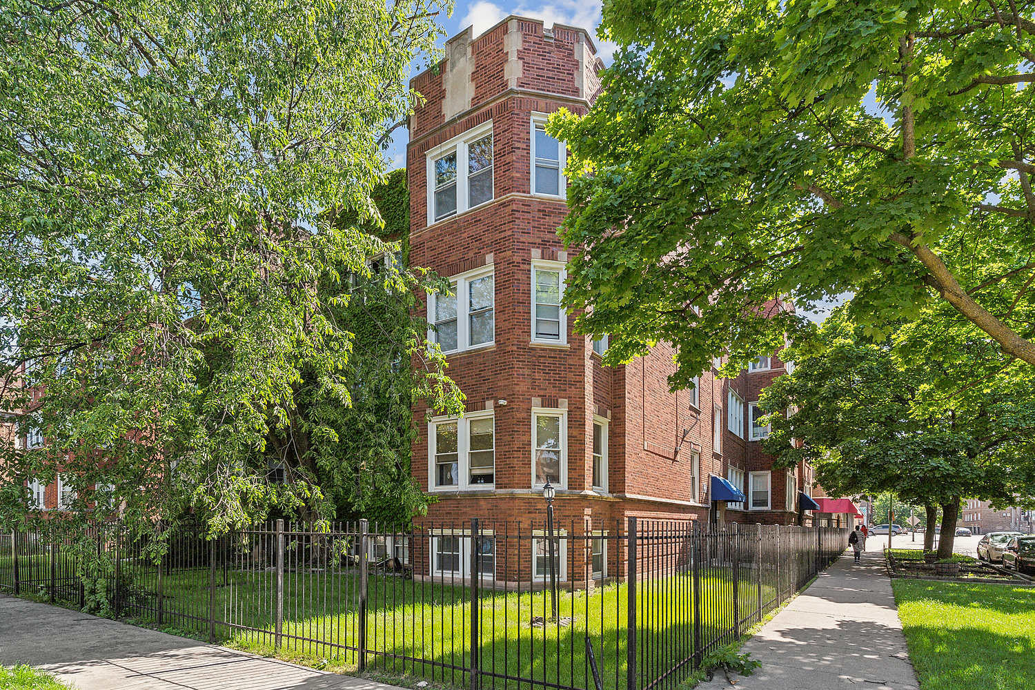 740 East 82nd Street Chicago IL 60619