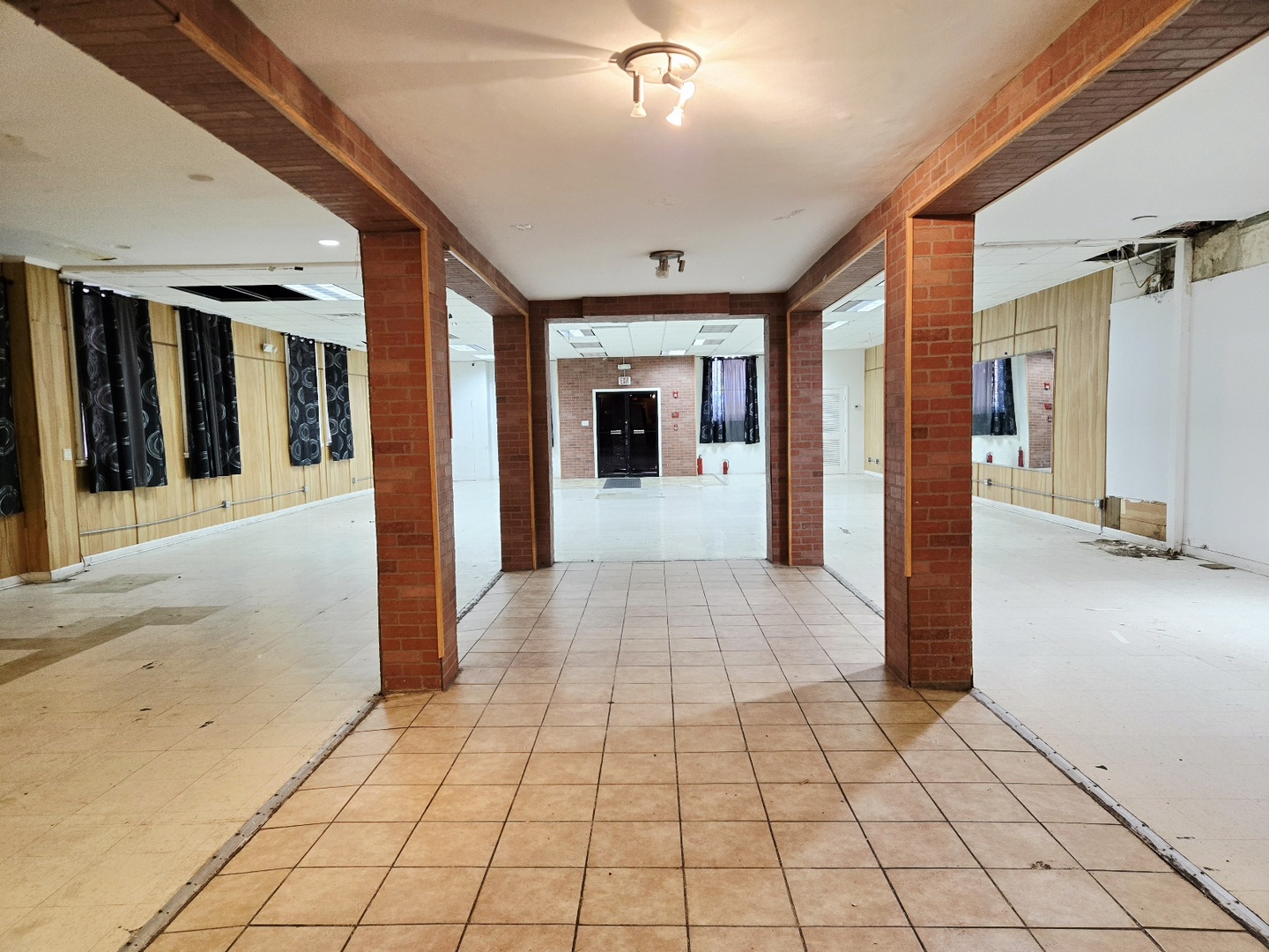 220 East Galena Boulevard Aurora IL 60505