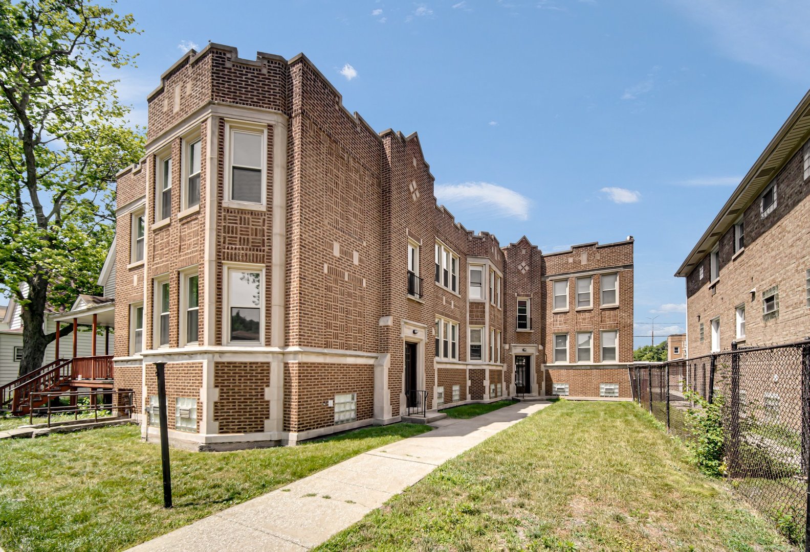8524 South Oglesby Avenue Chicago IL 60617