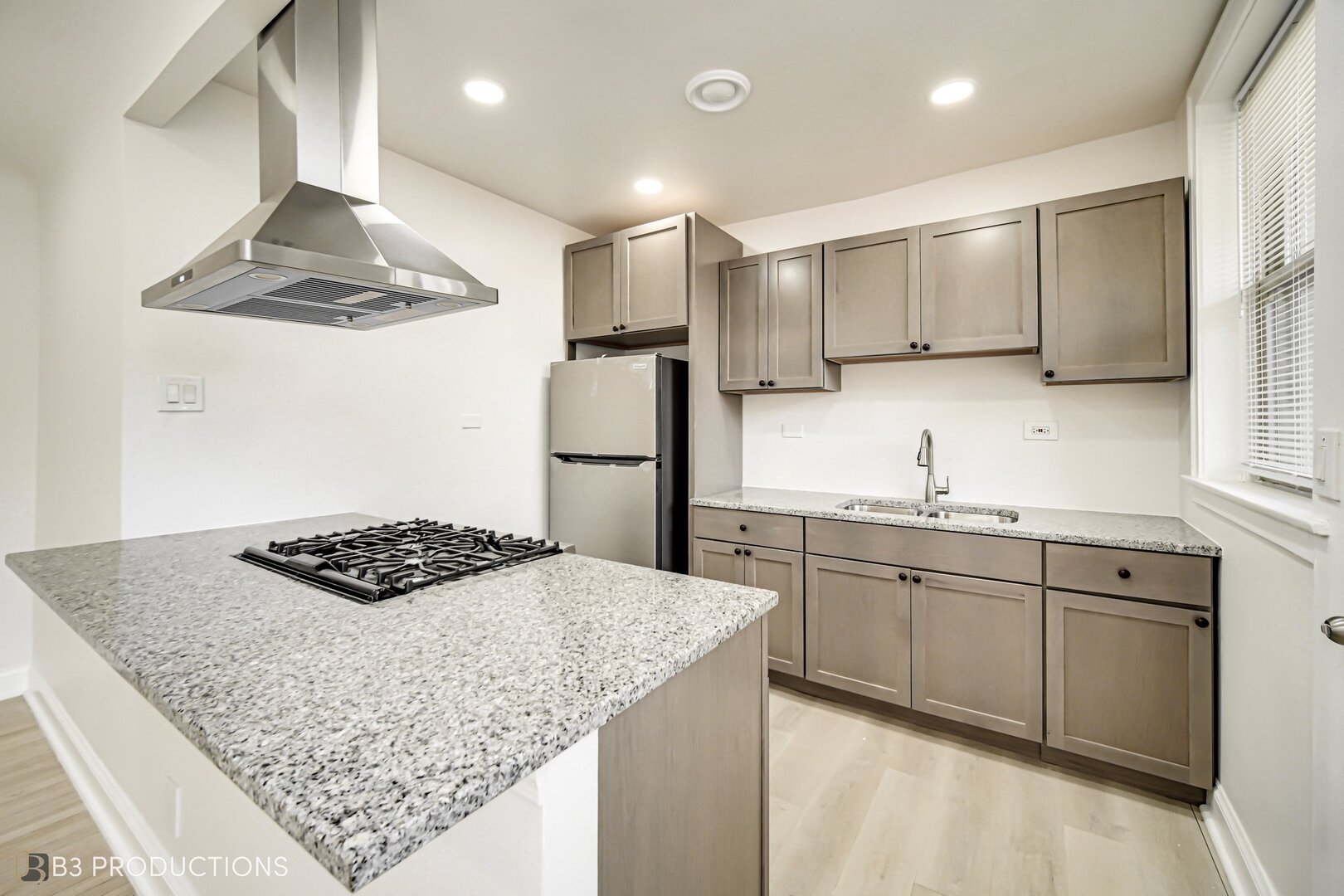 8524 South Oglesby Avenue Chicago IL 60617