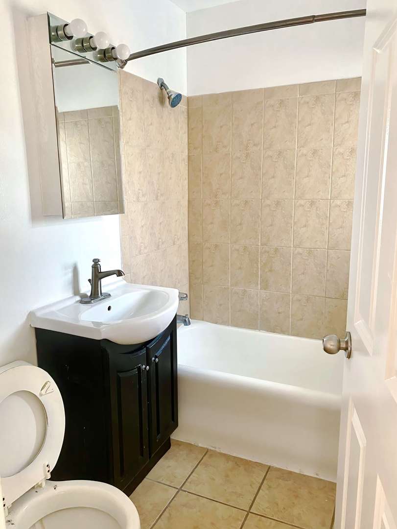 5620 North Western Avenue Chicago IL 60659