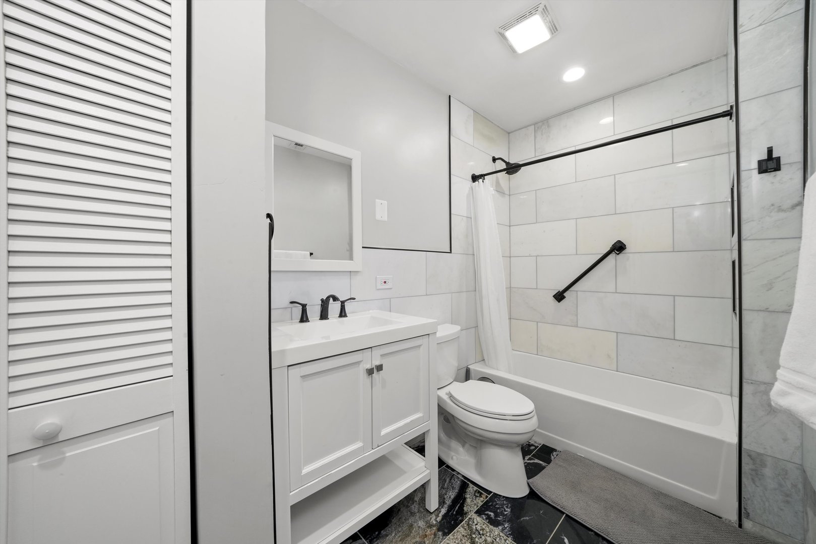 2022 West 95th Street Chicago IL 60643