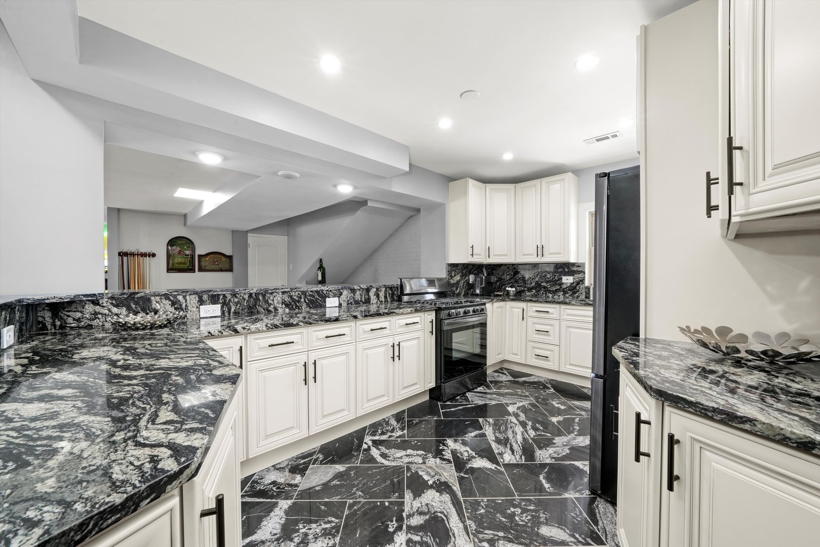 2022 West 95th Street Chicago IL 60643