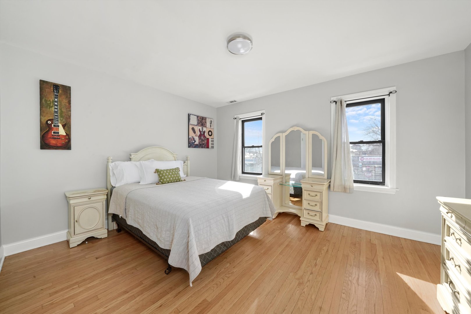 2022 West 95th Street Chicago IL 60643