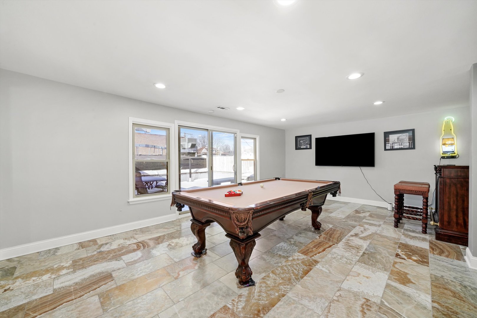 2022 West 95th Street Chicago IL 60643