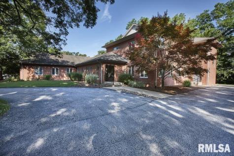 824 17TH Street Moline IL 61265