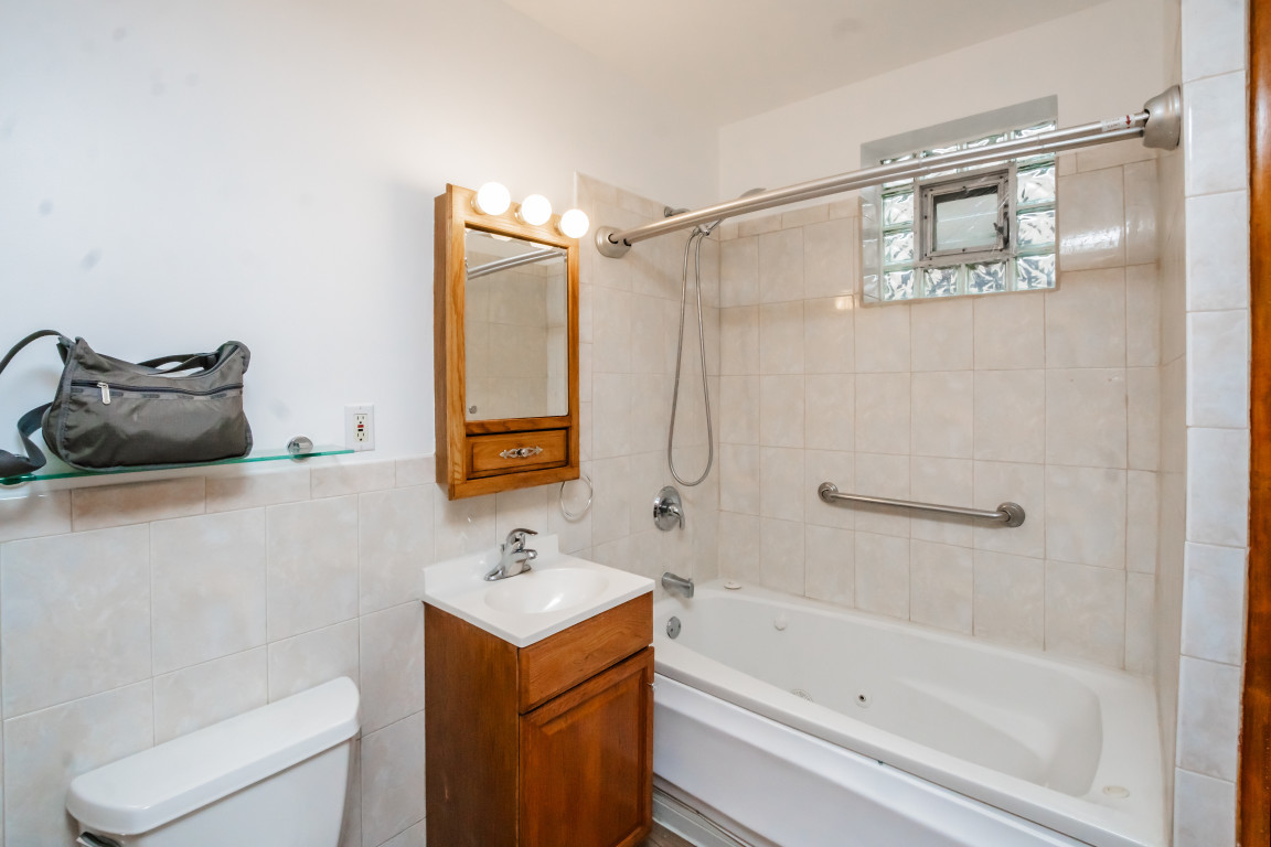 3417 West Evergreen Avenue Chicago IL 60651