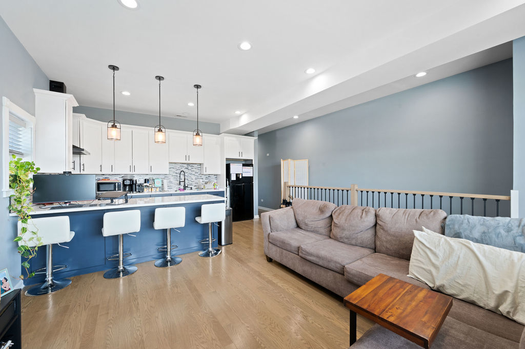 5940 West Montrose Avenue Chicago IL 60634
