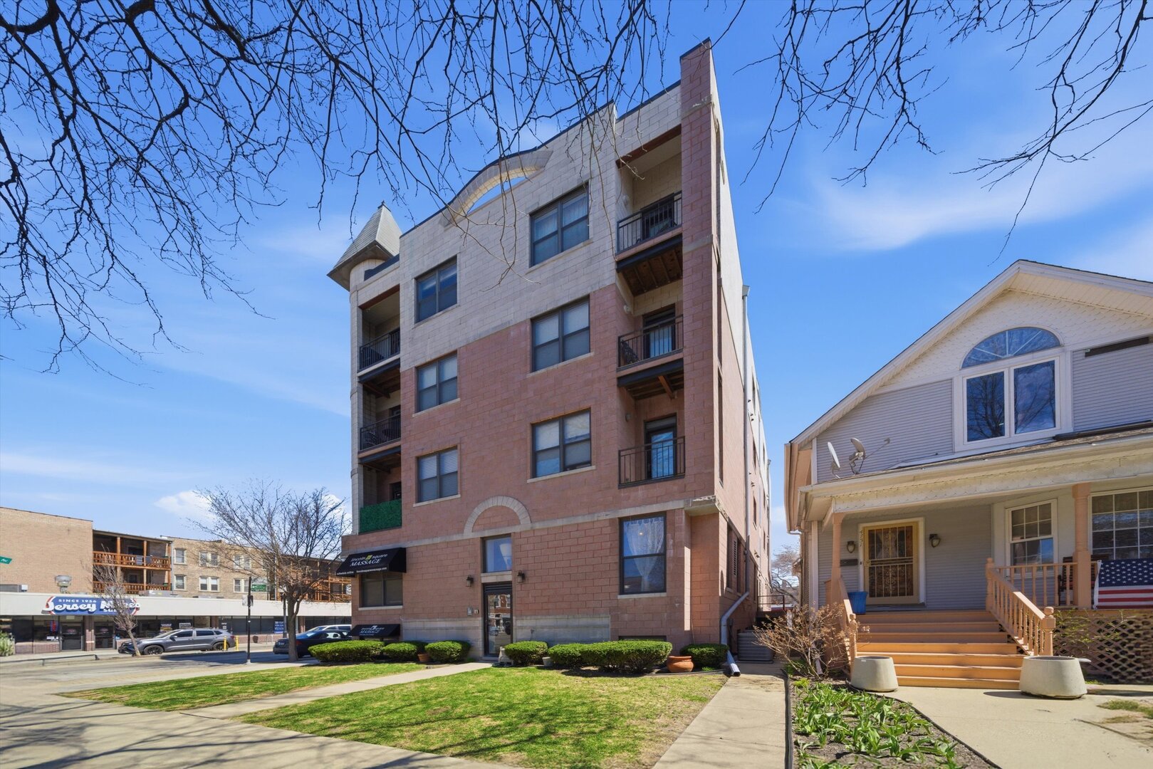 1733 West Lawrence Avenue Chicago IL 60640