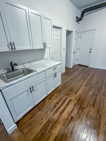 8714 South Commercial Avenue Chicago IL 60617