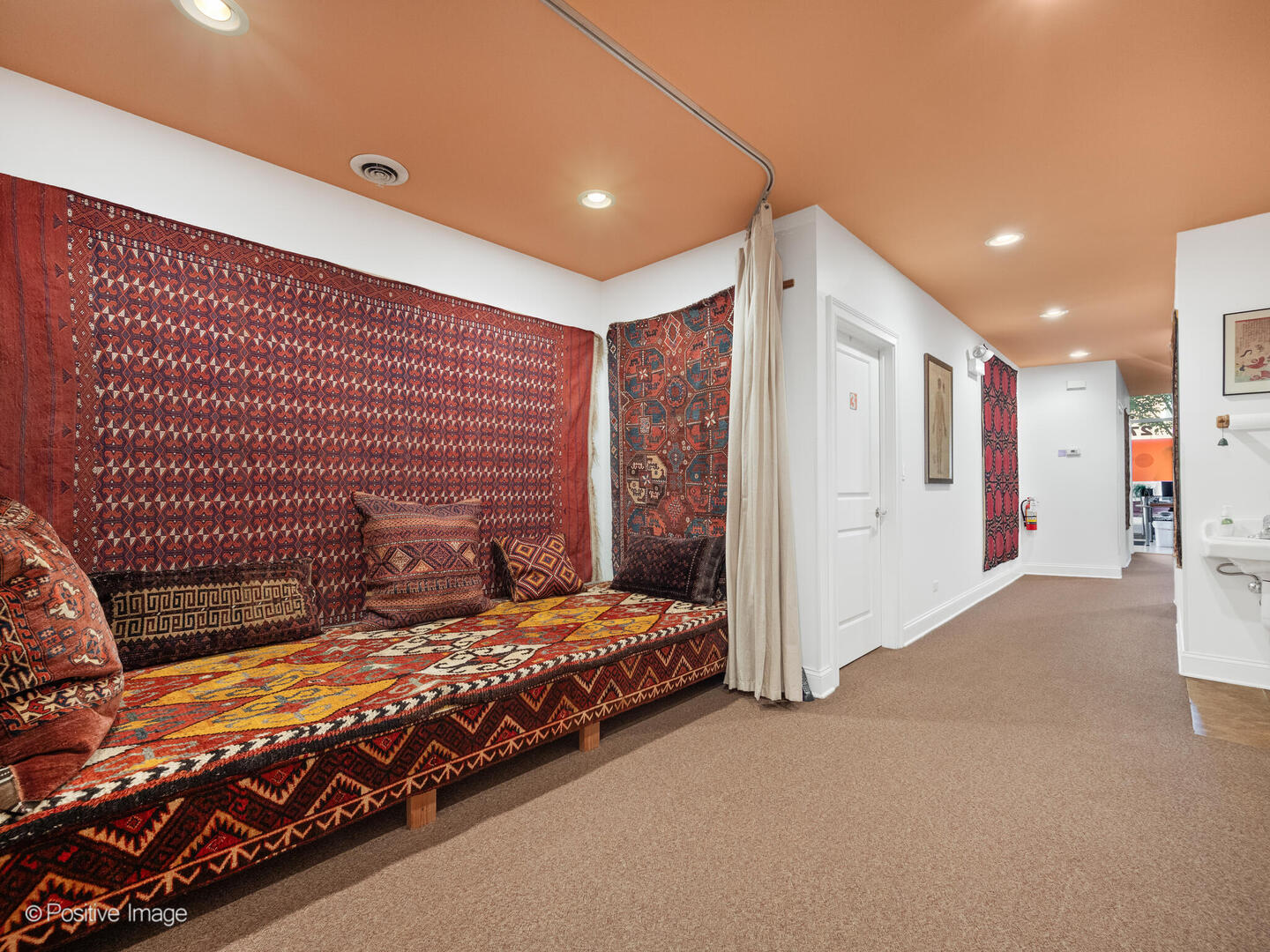 4856 North Damen Avenue Chicago IL 60625