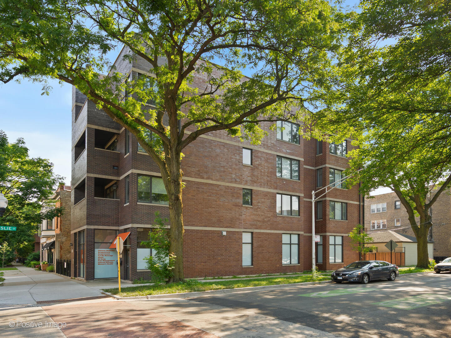 4856 North Damen Avenue Chicago IL 60625