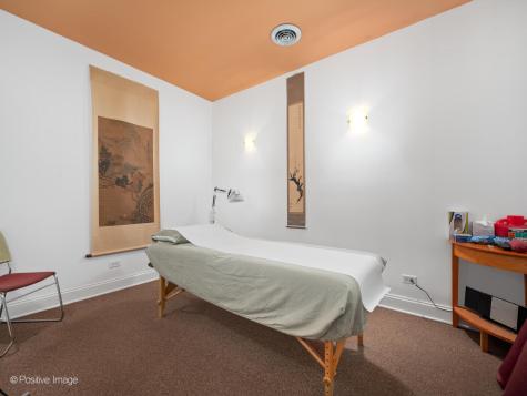 4856 North Damen Avenue Chicago IL 60625