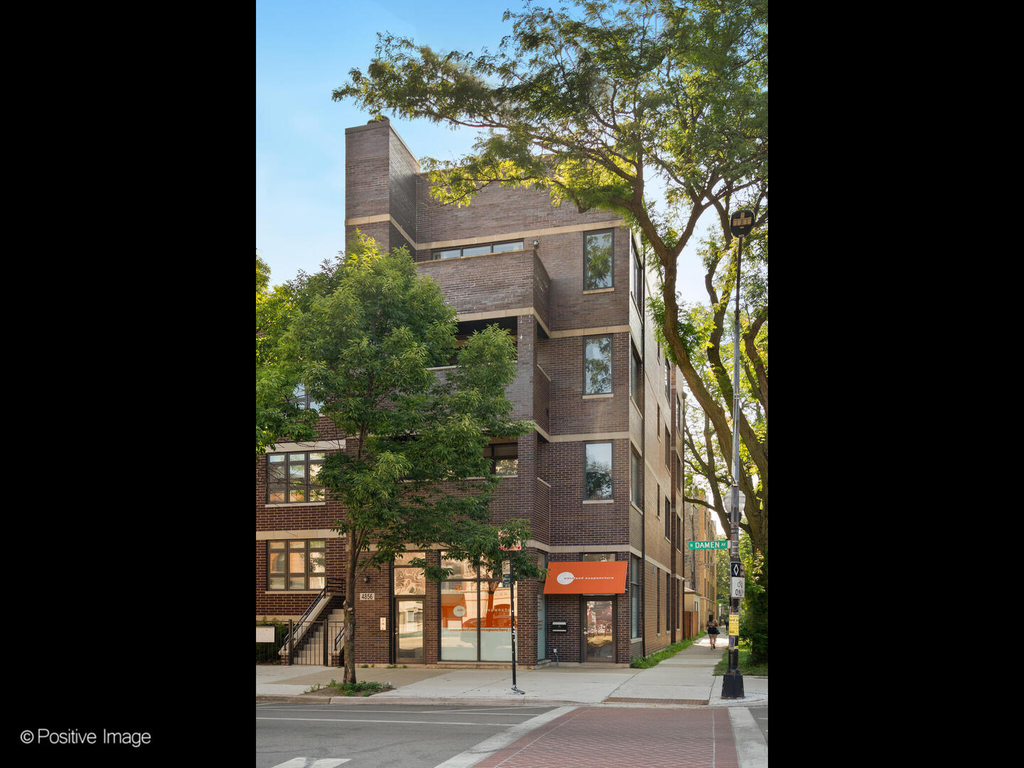 4856 North Damen Avenue Chicago IL 60625