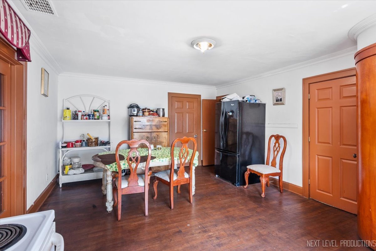 818 East New York Street Aurora IL 60505