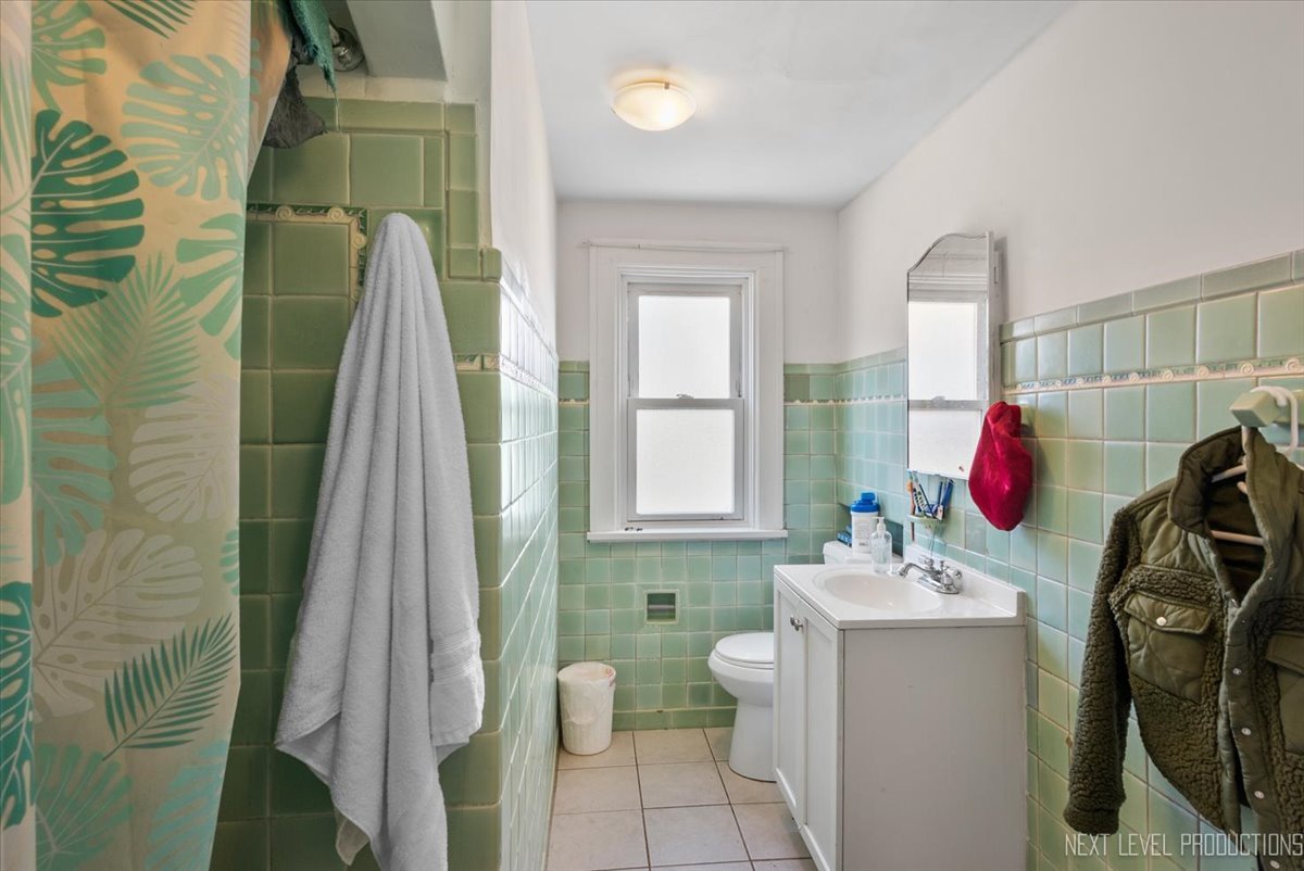 818 East New York Street Aurora IL 60505