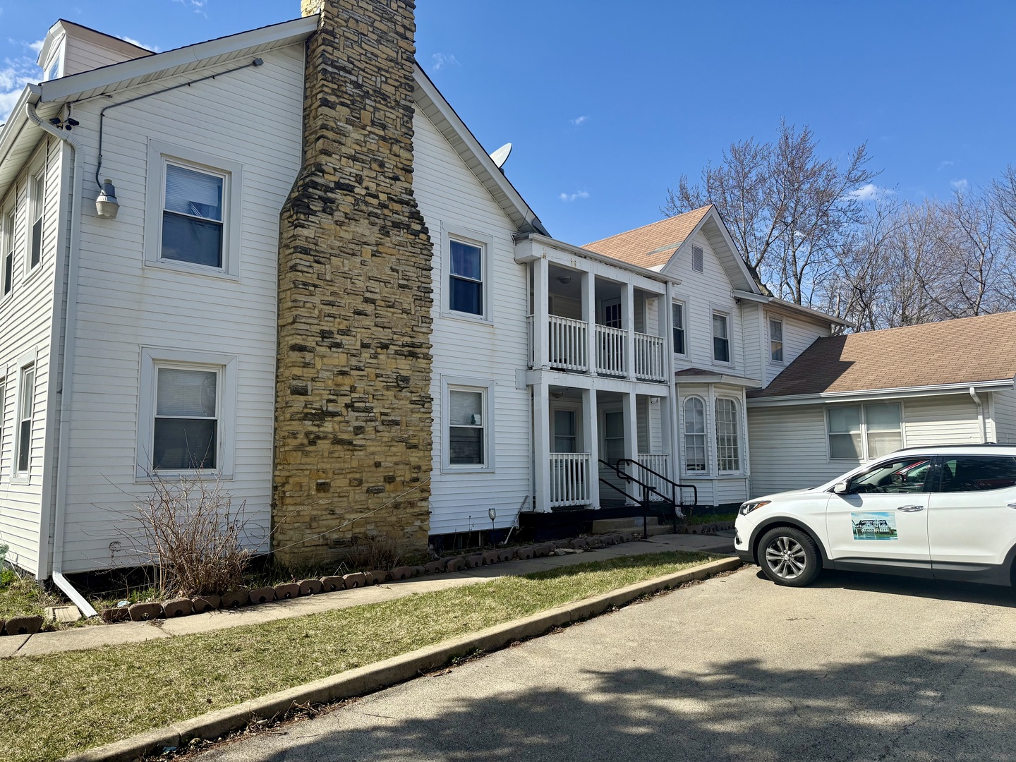 818 East New York Street Aurora IL 60505