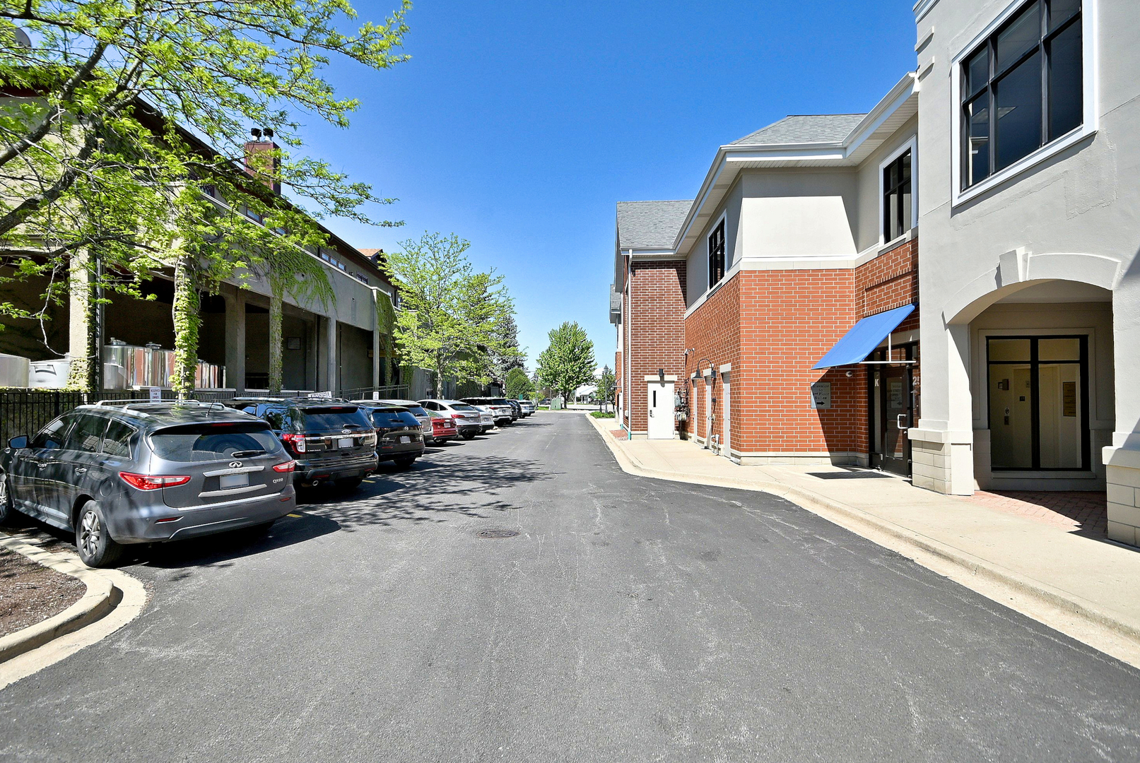 25 East Main Street Roselle IL 60172