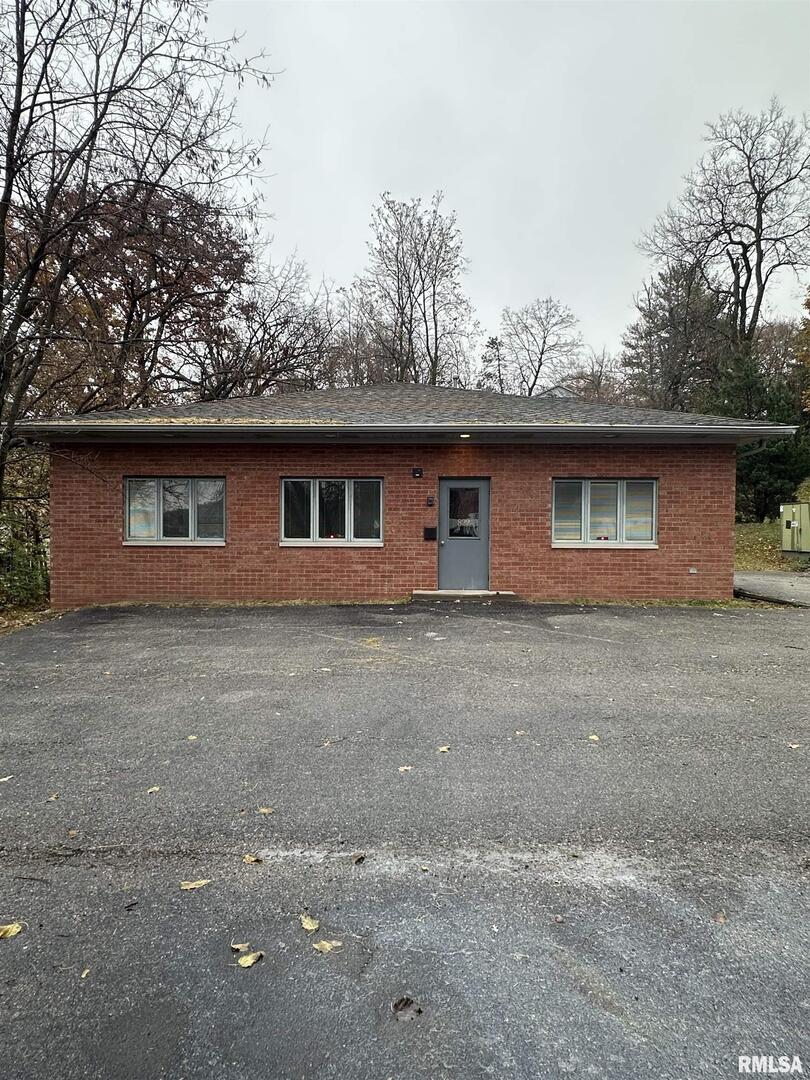 822 17TH Street Moline IL 61265
