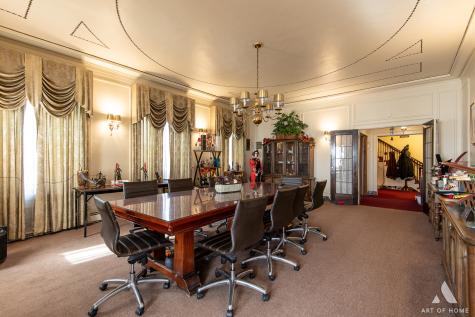 7851 South Jeffery Boulevard Chicago IL 60649