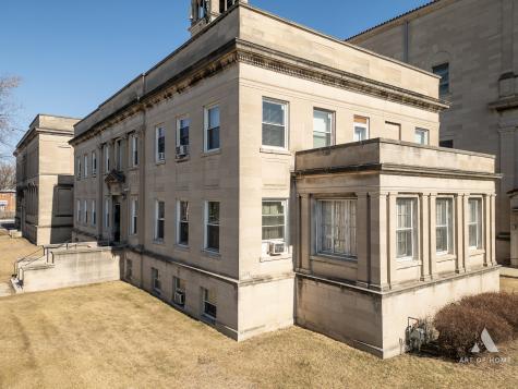 7851 South Jeffery Boulevard Chicago IL 60649