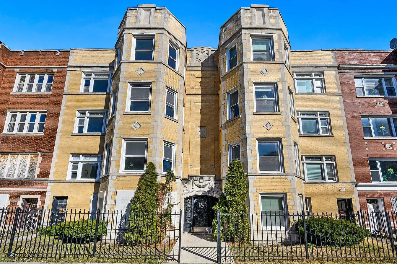 6837 South Clyde Avenue Chicago IL 60649