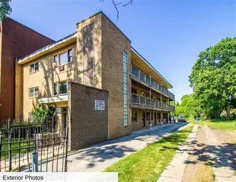 7544 South Saginaw Avenue Chicago IL 60649