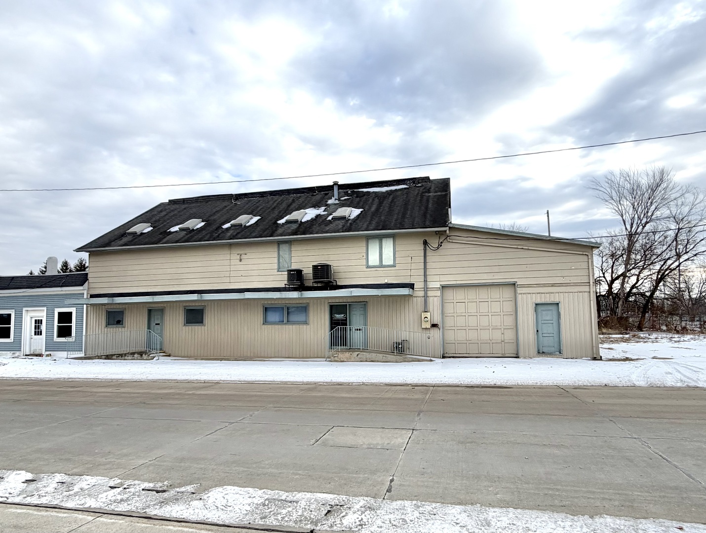 319-321 W. Locust Street Fairbury IL 61739