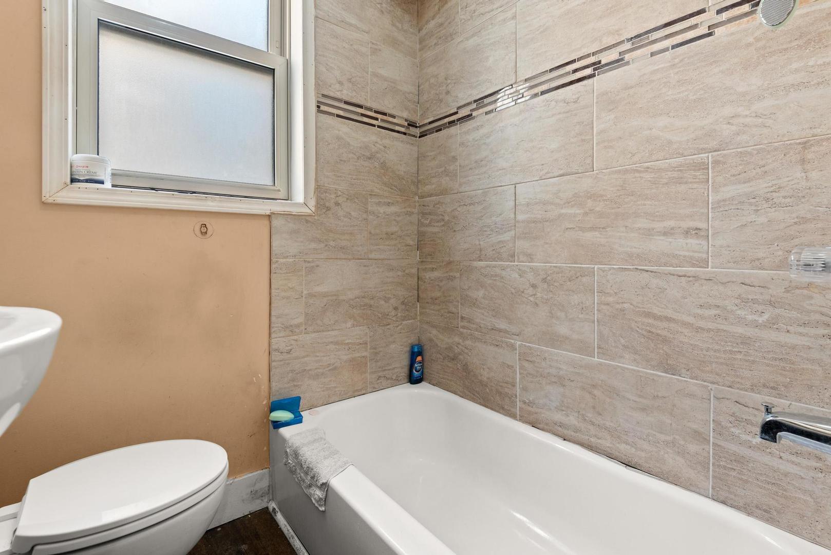 5941 West Chicago Avenue Chicago IL 60651