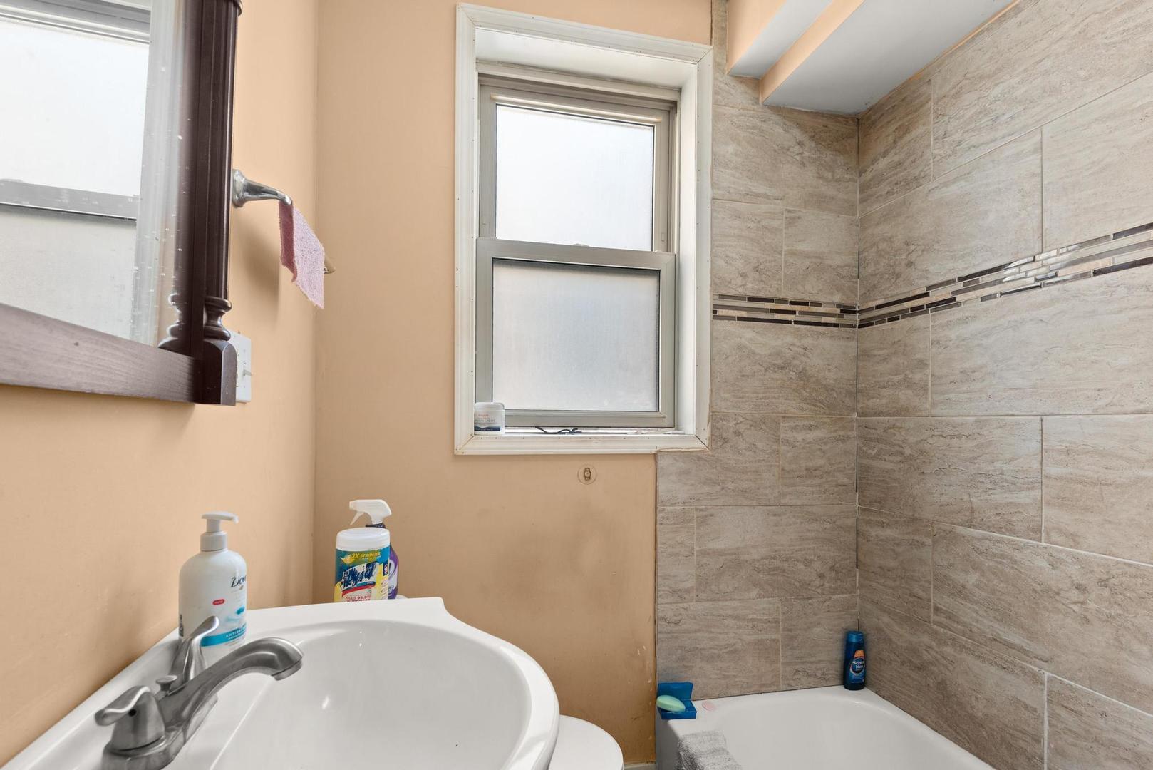 5941 West Chicago Avenue Chicago IL 60651