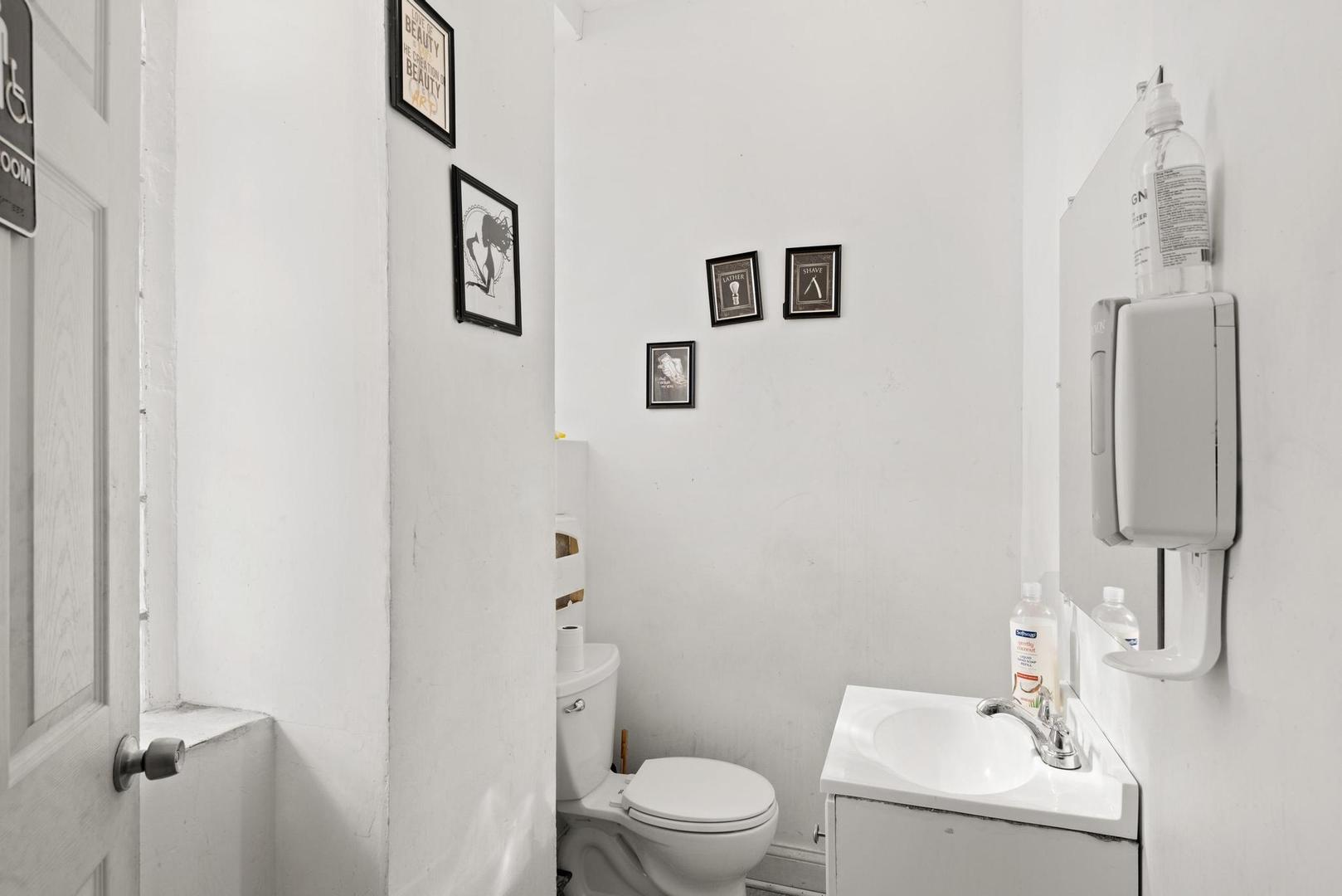 5941 West Chicago Avenue Chicago IL 60651