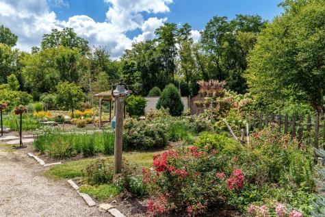 662 Park Avenue Genoa IL 60135