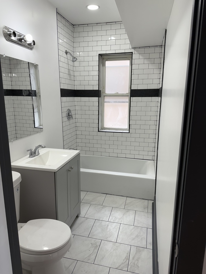 5444 West Huron Avenue Chicago IL 60644