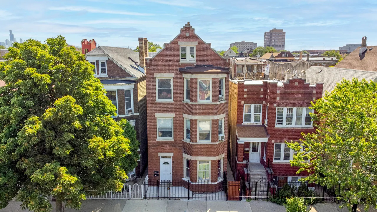 2539 South Sawyer Avenue Chicago IL 60623