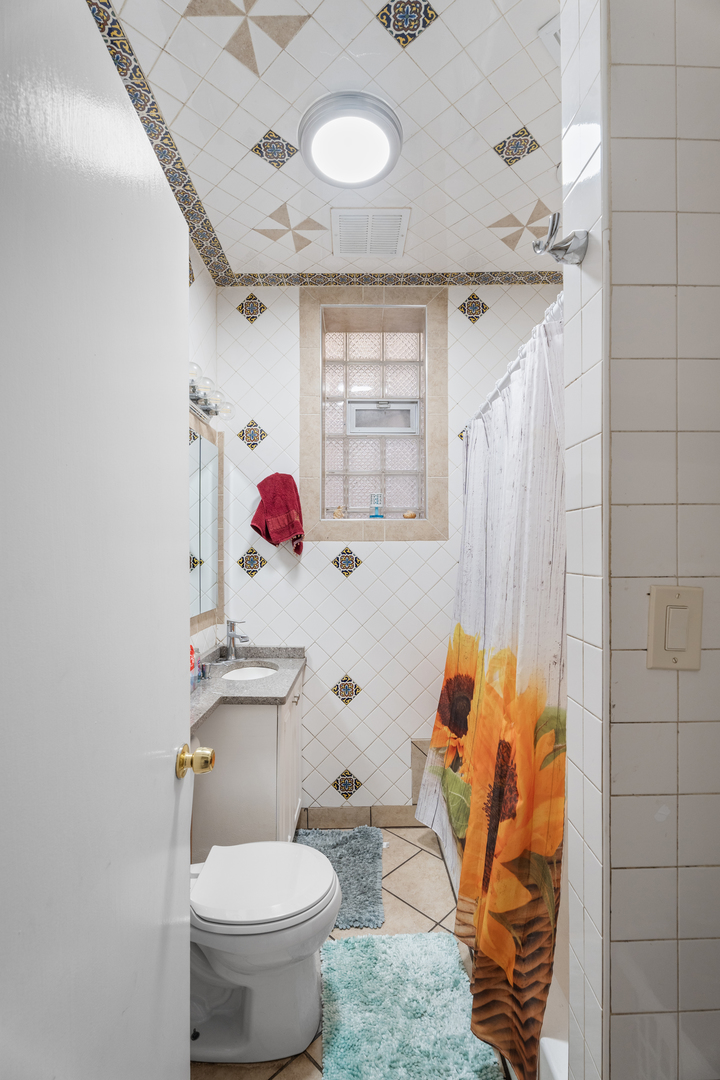 2539 South Sawyer Avenue Chicago IL 60623