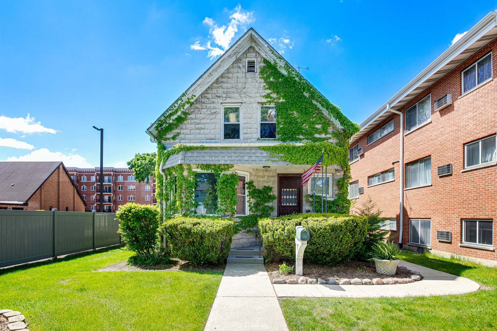 422 W Wesley Street Wheaton IL 60187
