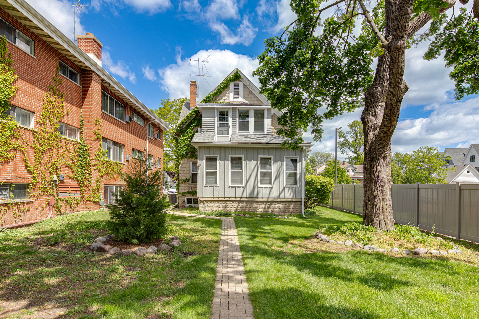 422 W Wesley Street Wheaton IL 60187