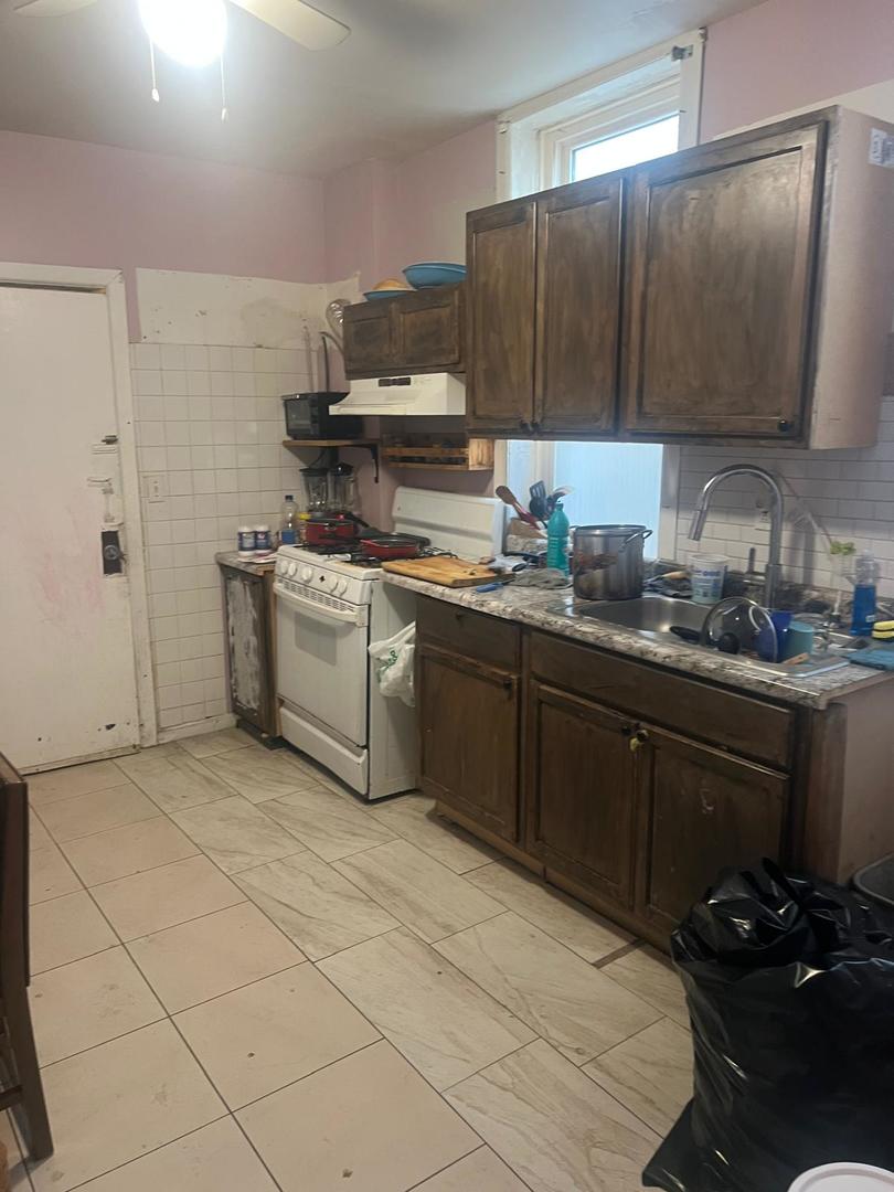 4400-4402 South Honore Crest Chicago IL 60609