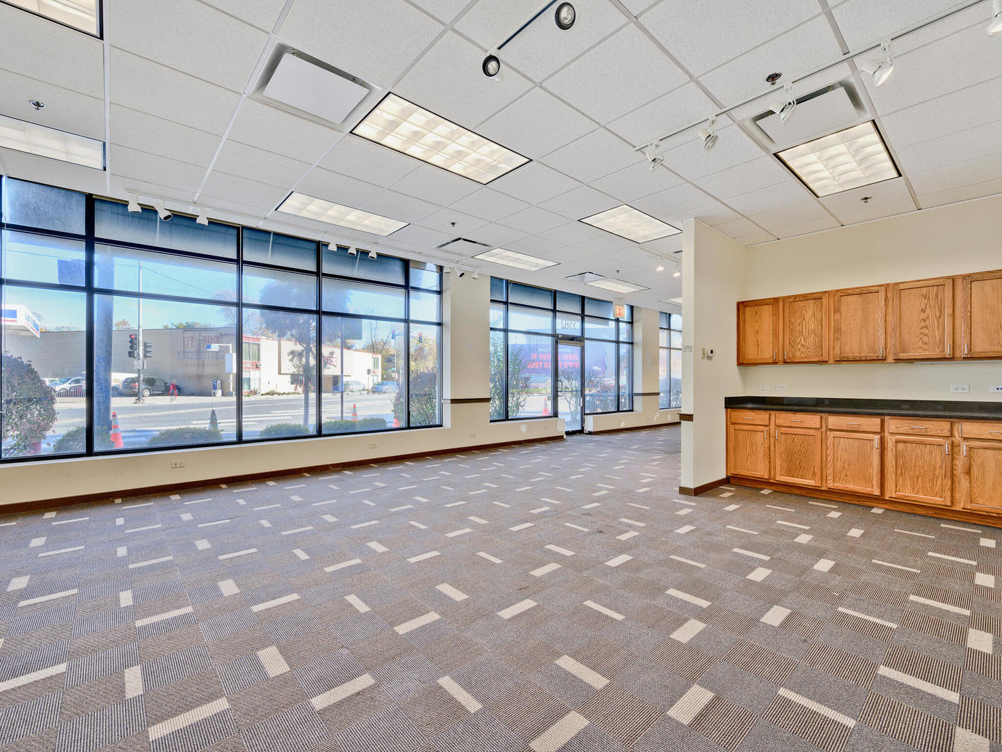 5582 North Lincoln Avenue Chicago IL 60625