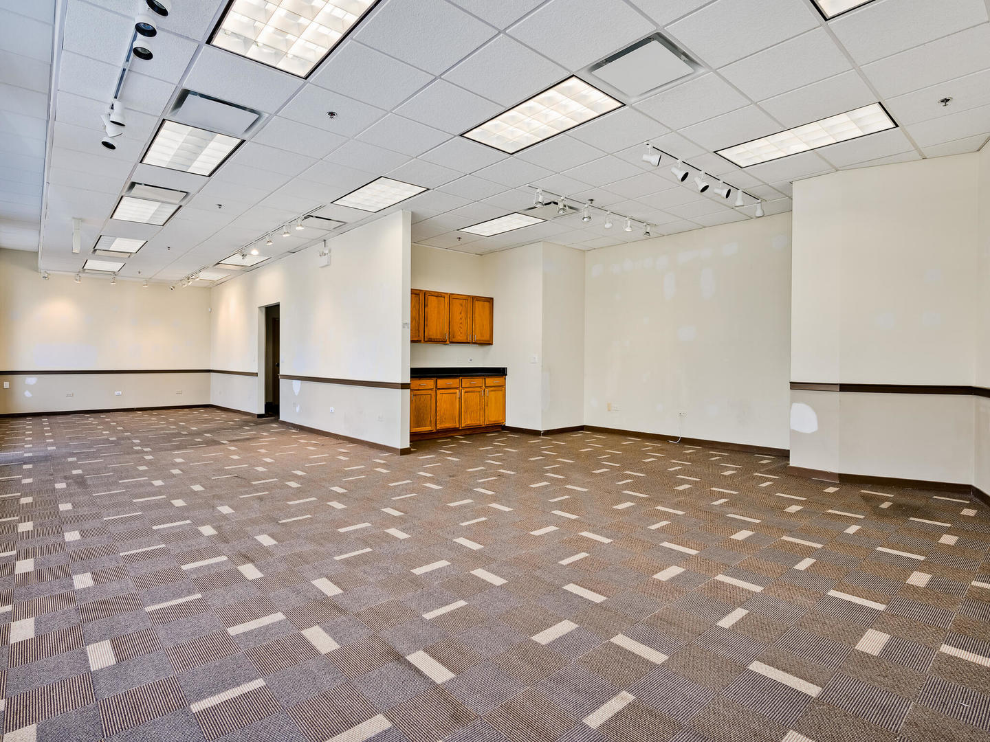 5582 North Lincoln Avenue Chicago IL 60625