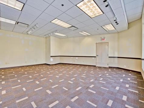 5582 North Lincoln Avenue Chicago IL 60625