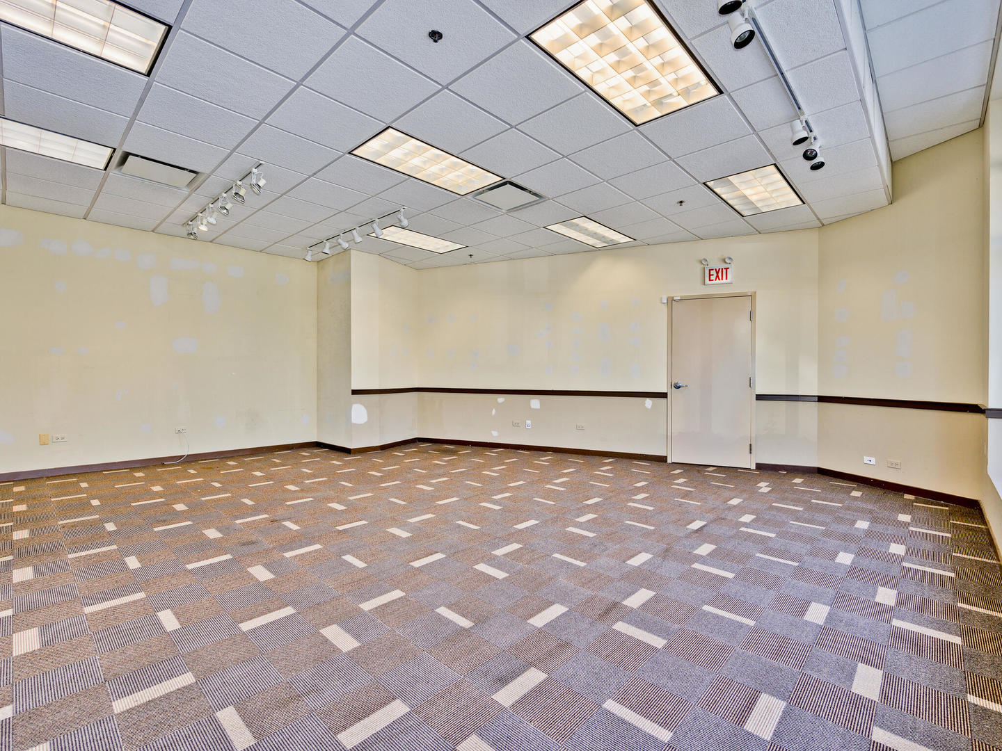 5582 North Lincoln Avenue Chicago IL 60625