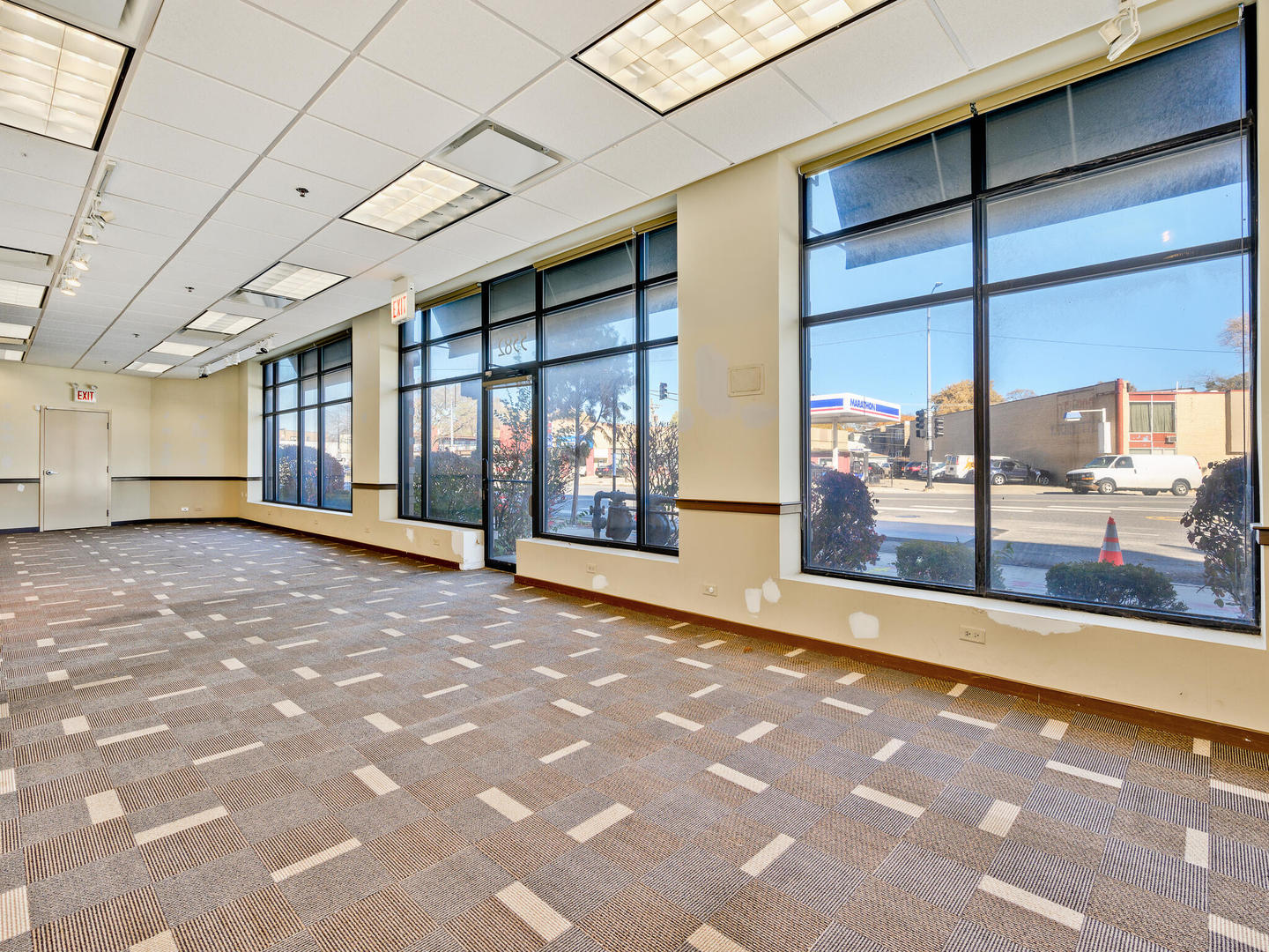 5582 North Lincoln Avenue Chicago IL 60625