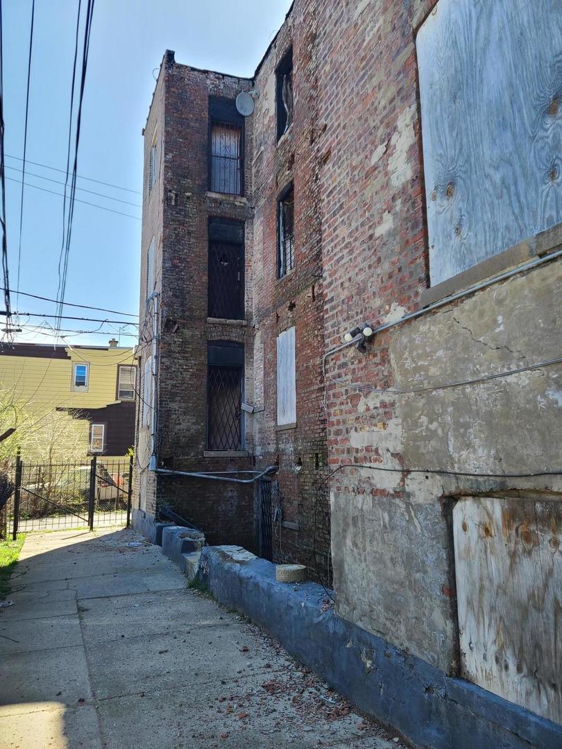 935 East 75th Street Chicago IL 60619