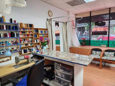 4157 North Damen Avenue Chicago IL 60618
