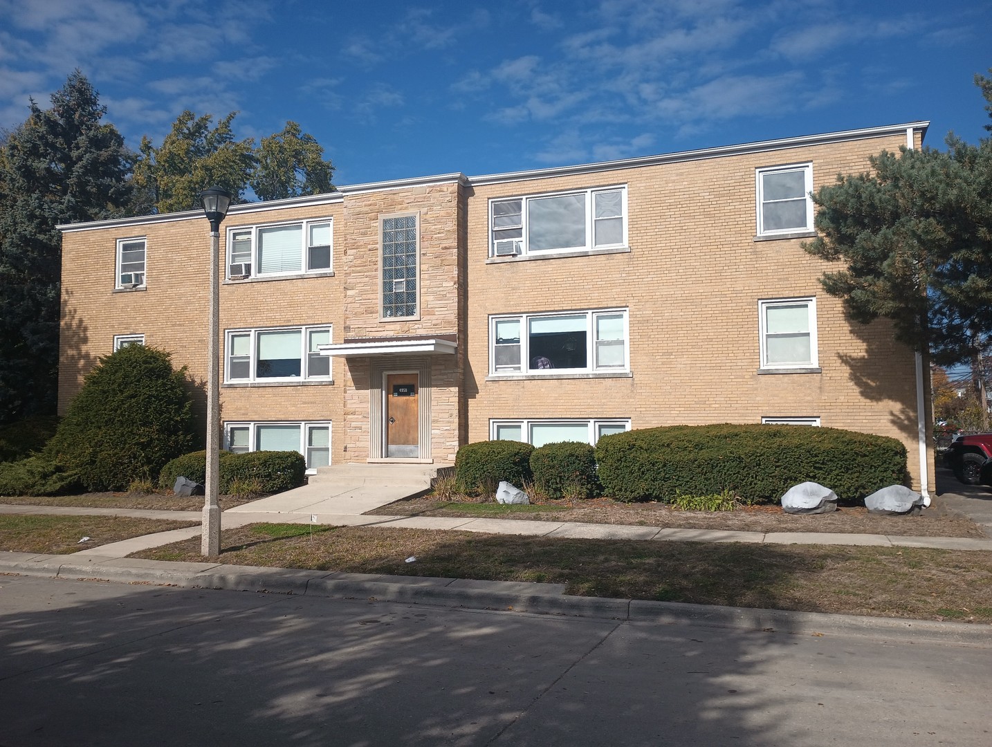 4950 Greenwood Street Skokie IL 60077